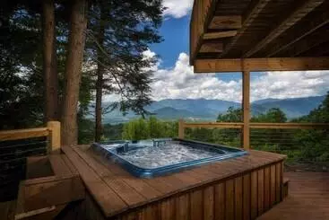 コテージ Modern Mtn Retreat W/ Hot Tub & Stellar Views!
