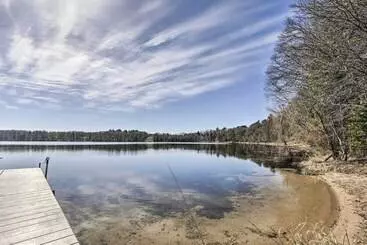 コテージ Peaceful Pike Lake Retreat W/ Dock And Kayaks!