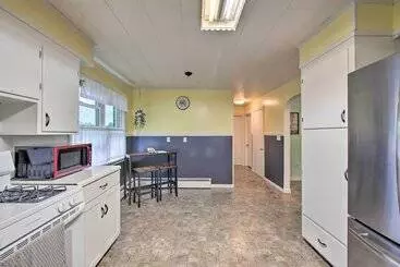 Mökkimajoitus Quiet Elizabethville Home W/ Fire Pit + Views