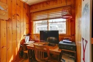 Mökkimajoitus Scenic Home On The Delaware River, Pet Friendly!