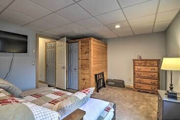 بيت ريفى Secluded Gaylord Cabin W/ Deck, Fire Pit & Grill!