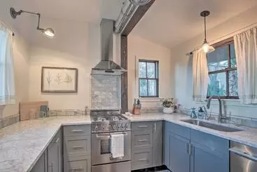 Mökkimajoitus The Little Alsatian House: 18 Miles To San Antonio