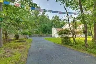 Mökkimajoitus Beautiful Effort Escape W/ Private Hot Tub!