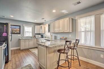 کلبه Charming Cheyenne Home ~ 1 Mi To Downtown!