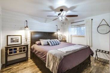 茅舍 Cold Springs Escape: A/c, Hot Tub, Generator, Wifi