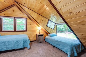 קוטג'' Cozy Elizabethtown Cabin W/ Fire Pit!