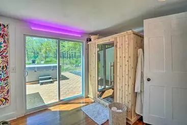 コテージ Eclectic Troy Home W/ Hot Tub   Pet Friendly!