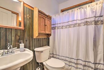 Vidéki Ház Modern, Spacious Florence Retreat W/ Fire Pit