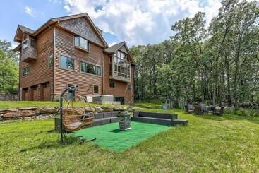 Сельский дом Peaceful Mountian Oasis: Firepit, Hot Tub, Sauna!