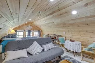 Mökkimajoitus Unique Converted Trailer In Marshall: Pet Friendly