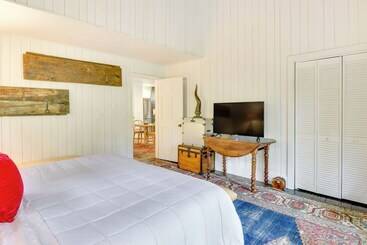 コテージ Chic Highlands Cabin Retreat W/ Deck + Office!