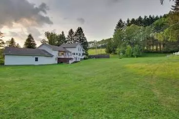 Mökkimajoitus Coudersport Home W/ Outdoor Spa & Stargazing!