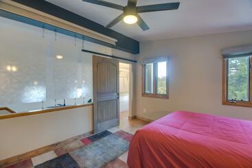 بيت ريفى Cozy Red Feather Lakes Retreat W/ Deck & Yard