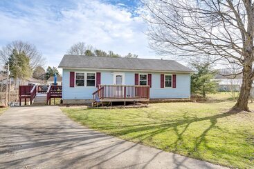 Blue Heron Cottage W/ Game Room, Deck & Hot Tub!
