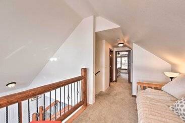 بيت ريفى Gorgeous Twin Lakes Home W/ Deck Overlooking Mtns!