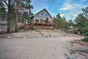 Mökkimajoitus Gorgeous Twin Lakes Home W/ Deck Overlooking Mtns!