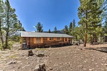 Mökkimajoitus Idyllic Twin Lakes Escape W/ Deck + Fire Pit!