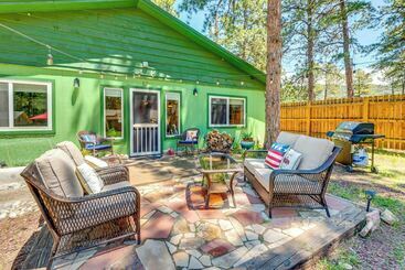 بيت ريفى Peaceful Woodland Park Home W/ Patio & Grill!