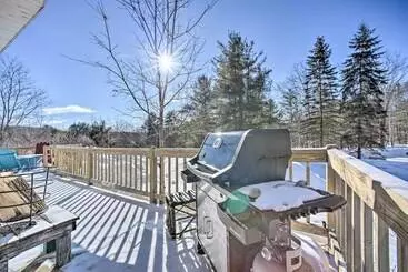 Mökkimajoitus Private 7 Acre Retreat: On Site Pond, Streams