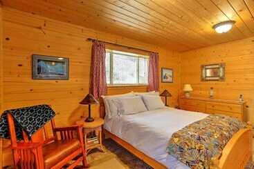 Romantic Riverfront Cottage   1 Mile To Winthrop!