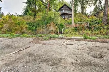 Mökkimajoitus Waterfront Bainbridge Island Home: Stunning Views!