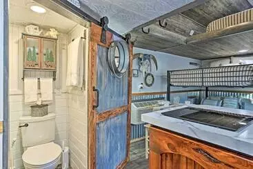 コテージ Belle Cabin  W/ Hot Tub Access, Near Mt Rushmore!