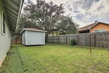 Mökkimajoitus Bright Jonestown Retreat W/ Yard & Porch!