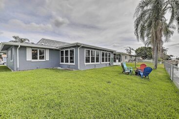 Dom wiejski Charming Home W/ Patio, 7 Mi To Sunset Beach!