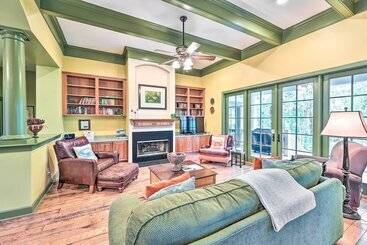 7 Mi To Beach: Bluffton Cottage W/ Furnished Patio
