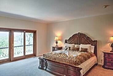 茅舍 Lake Arrowhead House W/ Lake Views & Wet Bar!