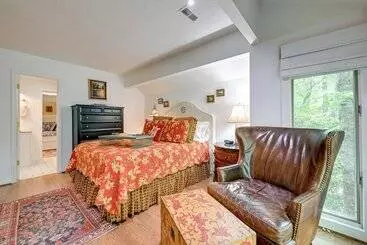 Mökkimajoitus Smallwood  Cute Highlands Home W/ Screened Porch!