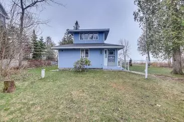 コテージ Serene Lakefront Baileys Harbor Home W/ Deck!