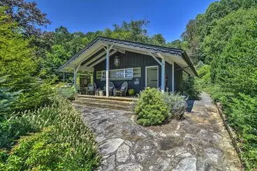 Charming Blue Ridge Cottage W/ Stunning Views!