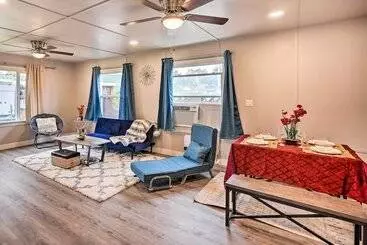 Mökkimajoitus Cozy Elk Grove Home In The Heart Of Old Town!