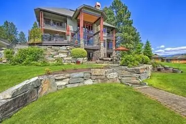 コテージ Expansive Sandpoint Lake House With Hot Tub!