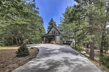 Mökkimajoitus Incredible Lake Arrowhead Home W/ Views & Decks!