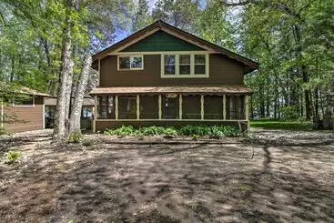 Mökkimajoitus Loon Lake Lodge  W/ Dock, Sauna & Hot Tub!