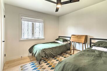 קוטג'' Modern Hideaway W/ Deck + State Forest Access