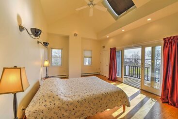 קוטג'' Multi Level Marion House: Loft, Deck + Ocean Views