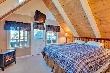コテージ South Lake Tahoe Home W/ Deck & Mountain View!