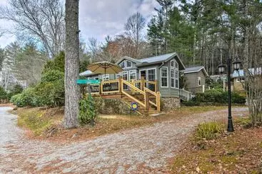 コテージ The Cubs Den Woodsy Highlands Home: Hike & Ski!