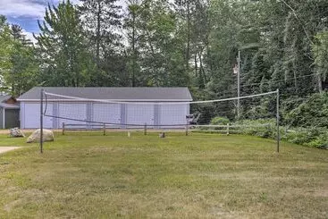 Tomahawk Cottage W/ Fire Pit & Lake Access!