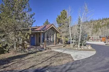 Mökkimajoitus Resort Perks & Mtn Views: Breckenridge Cabin!