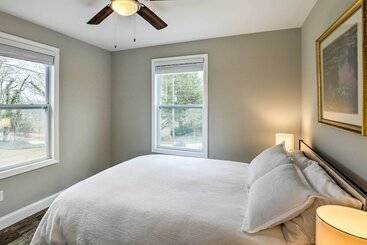 بيت ريفى Modern Candler Home W/ Deck & Yard!