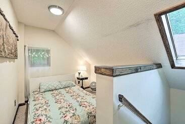 별장 Cozy Roan Mountain Cabin W/ Private Balcony!