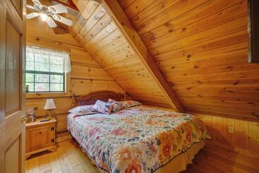 קוטג'' Cozy Tellico Plains Cabin W/ Large Mountain Creek!
