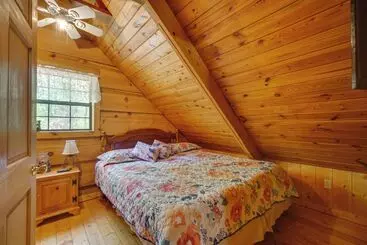 Mökkimajoitus Cozy Tellico Plains Cabin W/ Large Mountain Creek!