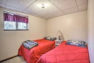 Сельский дом Indian Lake Retreat W/ Wet Bar & Covered Deck