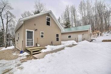 Mökkimajoitus Manistique Cabin W/ Grill   Near Thunder Lake