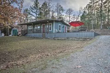 コテージ Serene Nashoba Cabin W/ Charcoal & Gas Grills